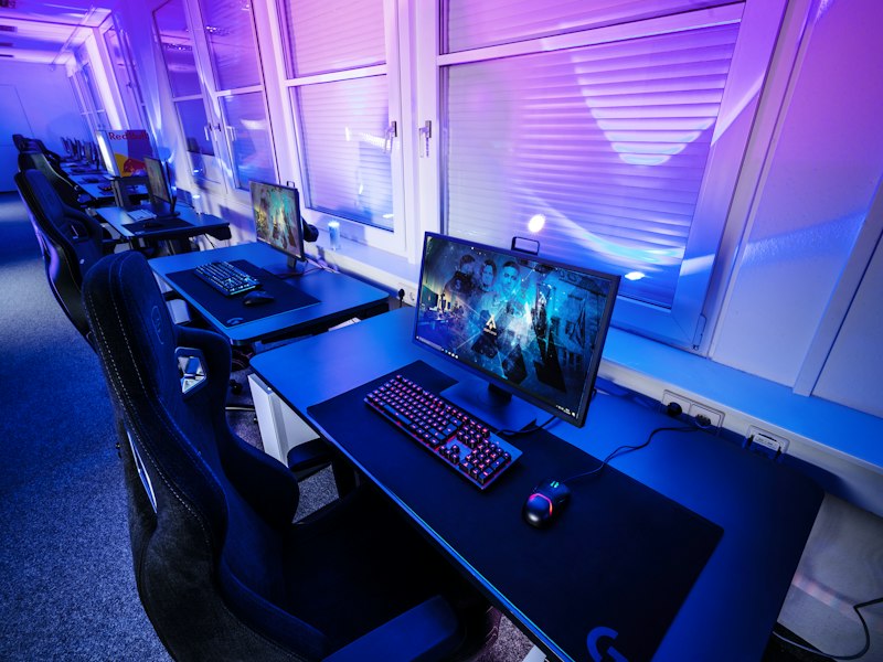 Patch notes analysis desk